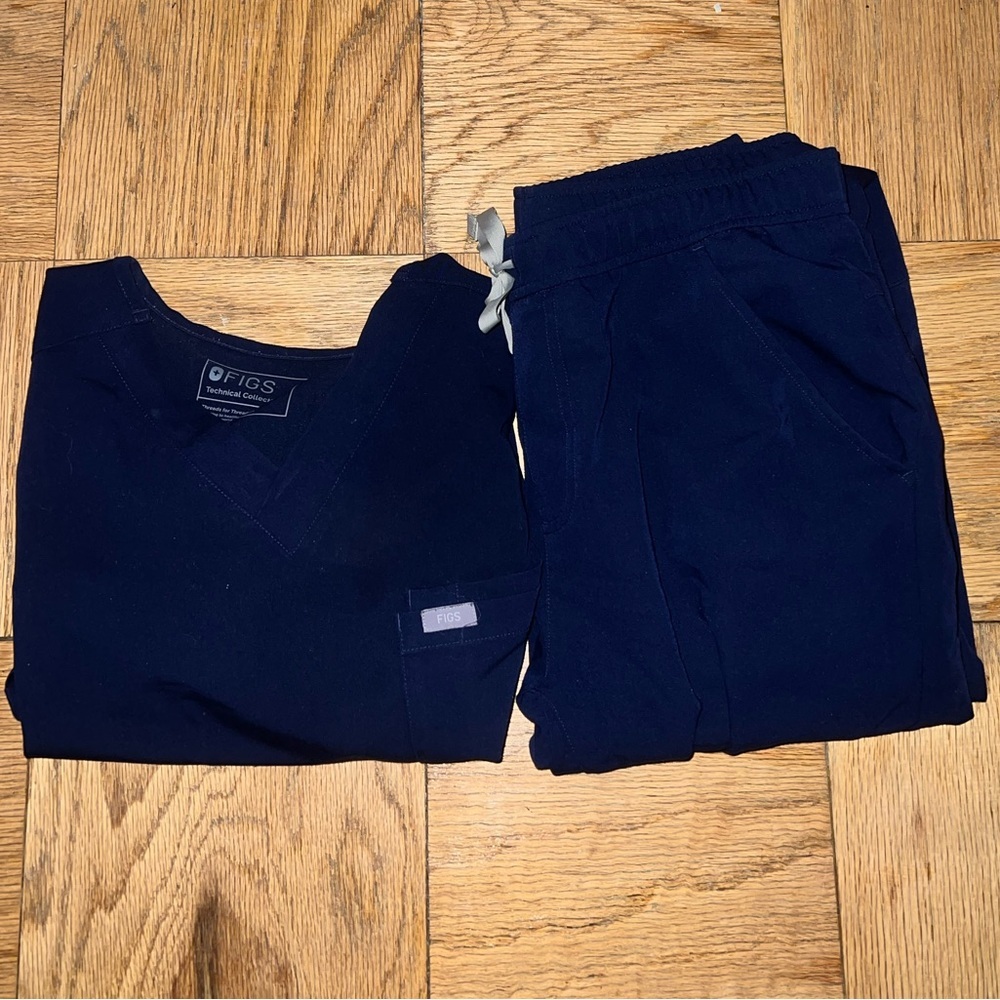 FIGS Slim Scrub Set, Medium (Leon Three Pocket Scrub Rop + Tansen Jogger). - Picture 2 of 5
